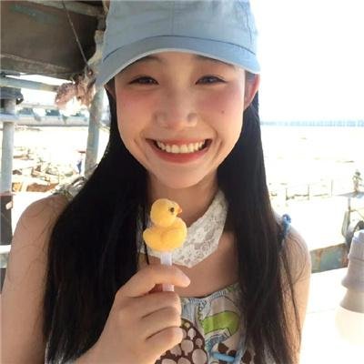 伊塞克湖的猩红色罂粟花