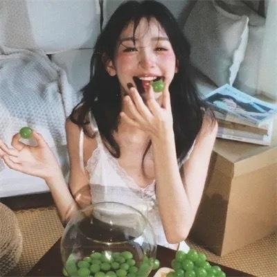 壁花女孩梦游中